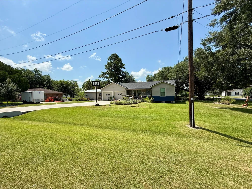 317 Crews Way West Columbia, TX 77486