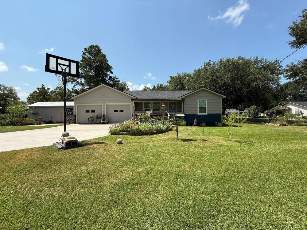 317 Crews Way West Columbia, TX 77486