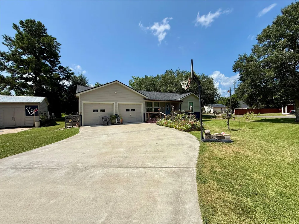 317 Crews Way West Columbia, TX 77486