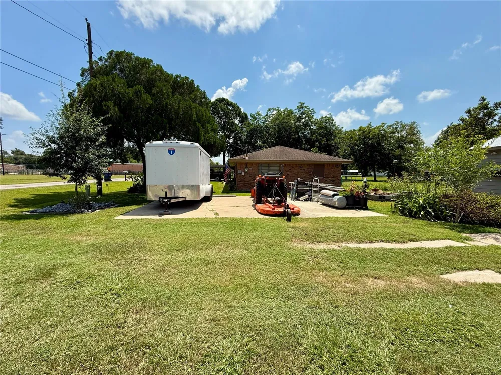 317 Crews Way West Columbia, TX 77486