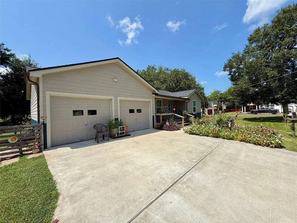 317 Crews Way West Columbia, TX 77486