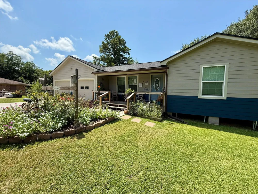 317 Crews Way West Columbia, TX 77486