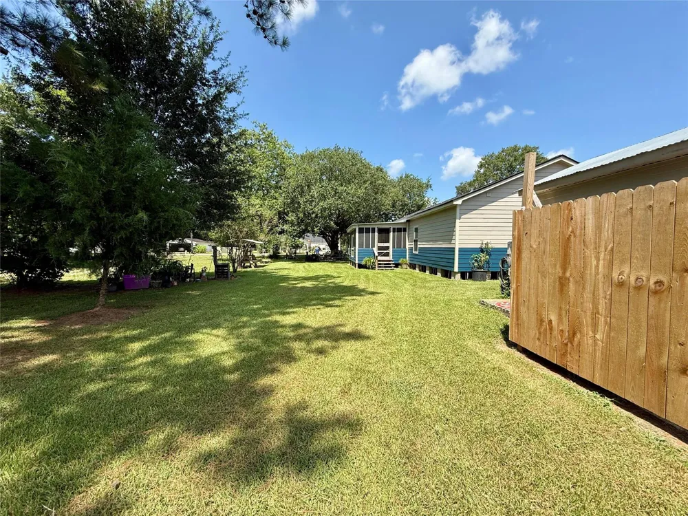 317 Crews Way West Columbia, TX 77486