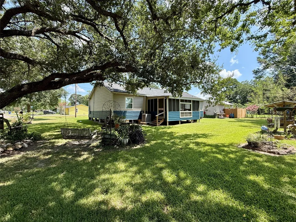 317 Crews Way West Columbia, TX 77486