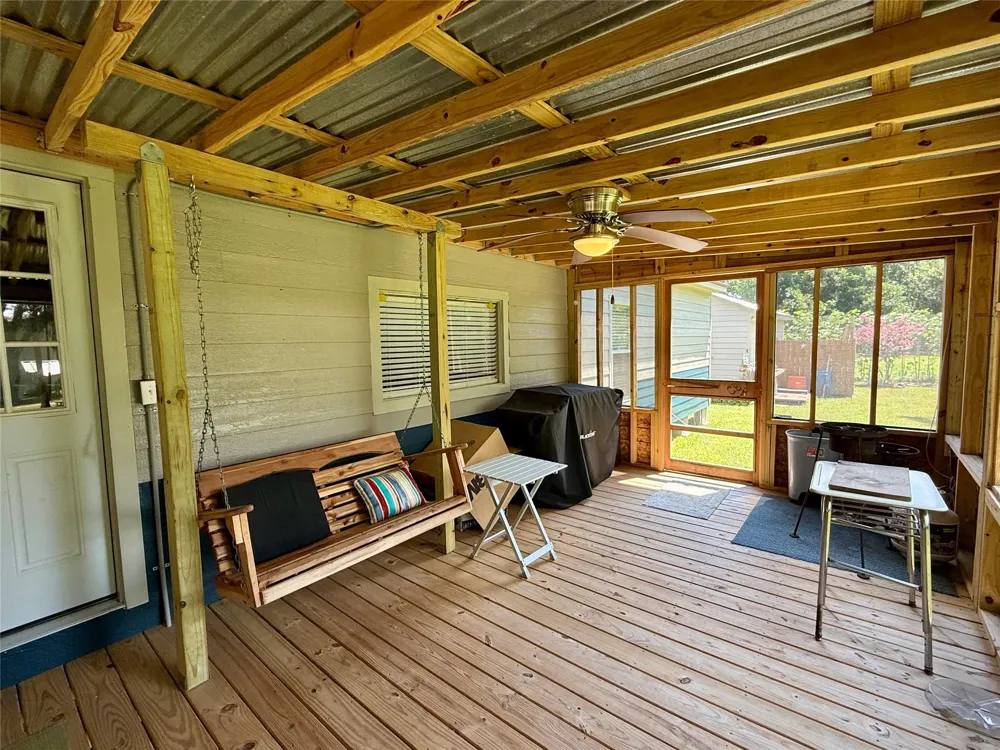 317 Crews Way West Columbia, TX 77486
