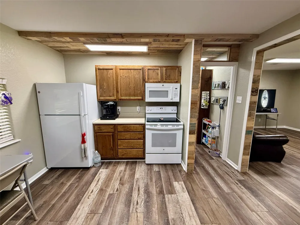 317 Crews Way West Columbia, TX 77486