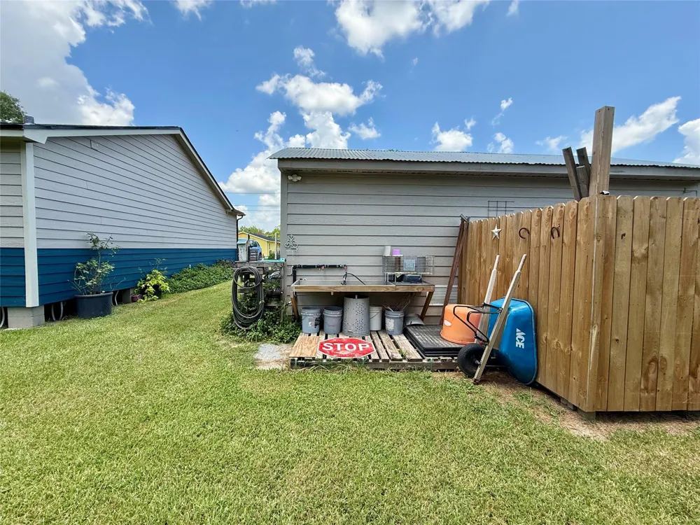 317 Crews Way West Columbia, TX 77486