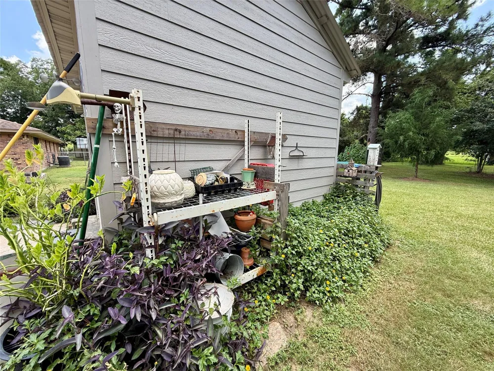 317 Crews Way West Columbia, TX 77486