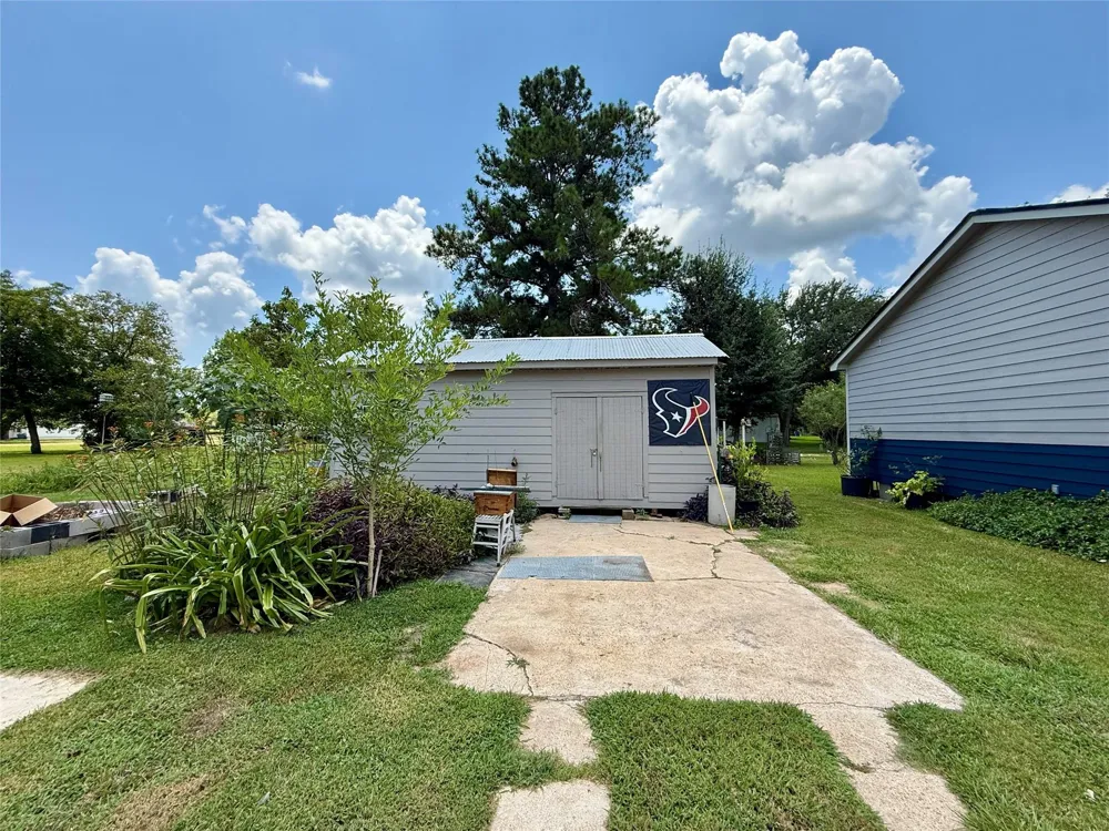 317 Crews Way West Columbia, TX 77486