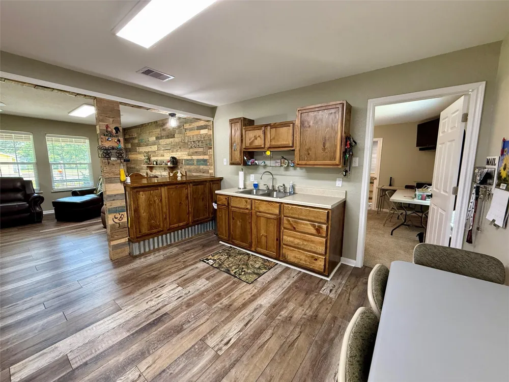 317 Crews Way West Columbia, TX 77486
