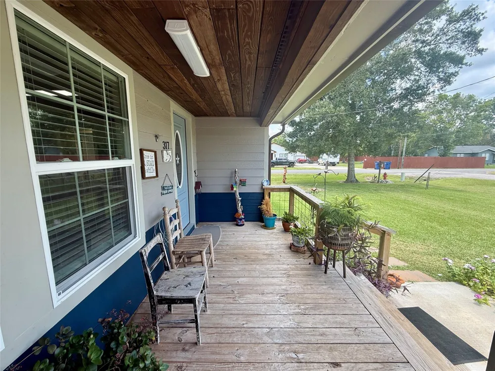 317 Crews Way West Columbia, TX 77486