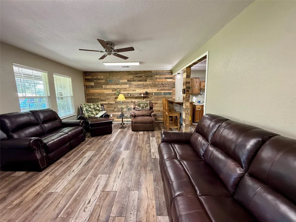 317 Crews Way West Columbia, TX 77486