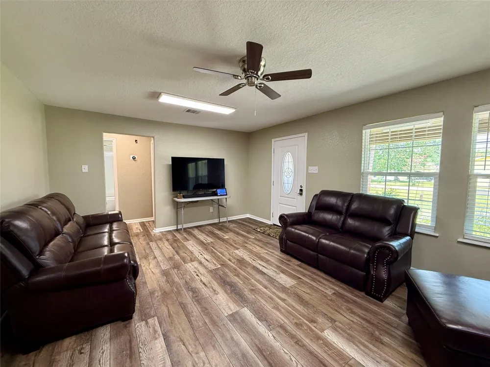 317 Crews Way West Columbia, TX 77486