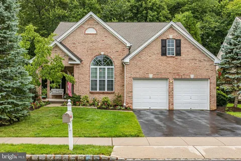 49 LEXINGTON DRIVE