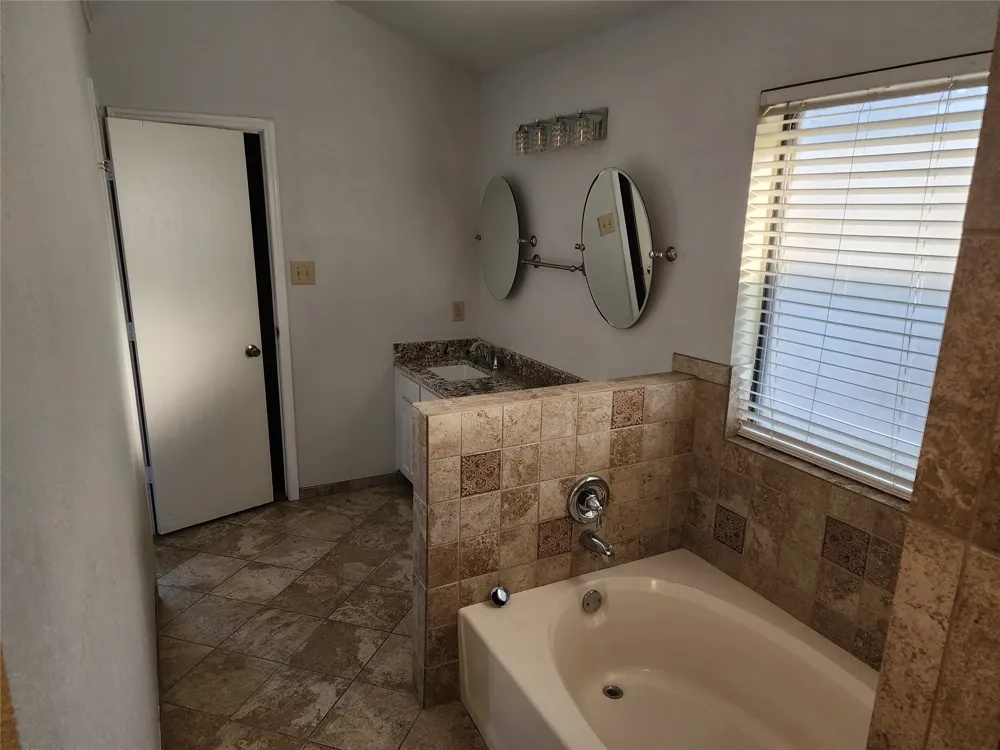 8240 Willis Lane Watauga, TX 76148