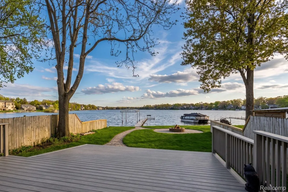 3506 Union Lake Road Commerce Charter Township, MI 48382