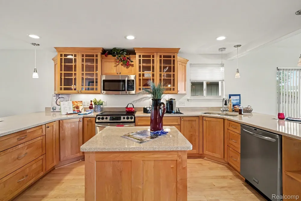 3506 Union Lake Road Commerce Charter Township, MI 48382
