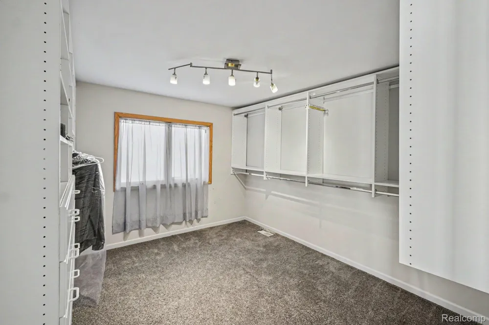 3506 Union Lake Road Commerce Charter Township, MI 48382