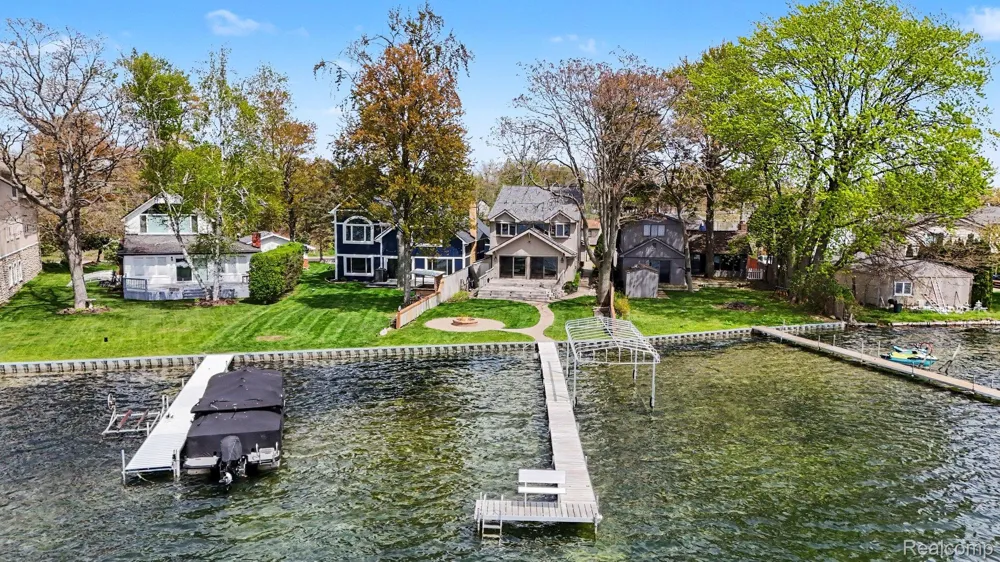 3506 Union Lake Road Commerce Charter Township, MI 48382