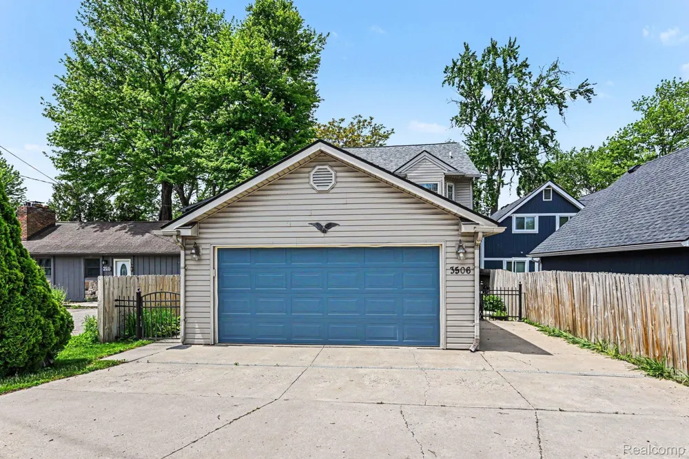 3506 Union Lake Road Commerce Charter Township, MI 48382