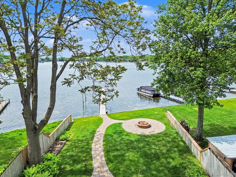 3506 Union Lake Road Commerce Charter Township, MI 48382