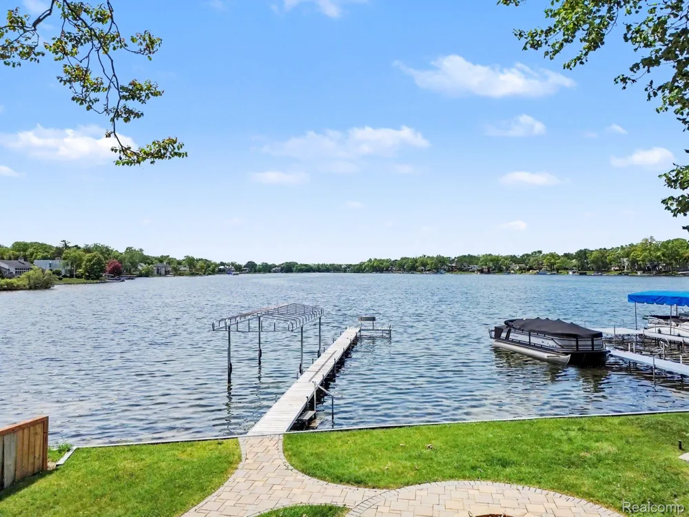 3506 Union Lake Road Commerce Charter Township, MI 48382