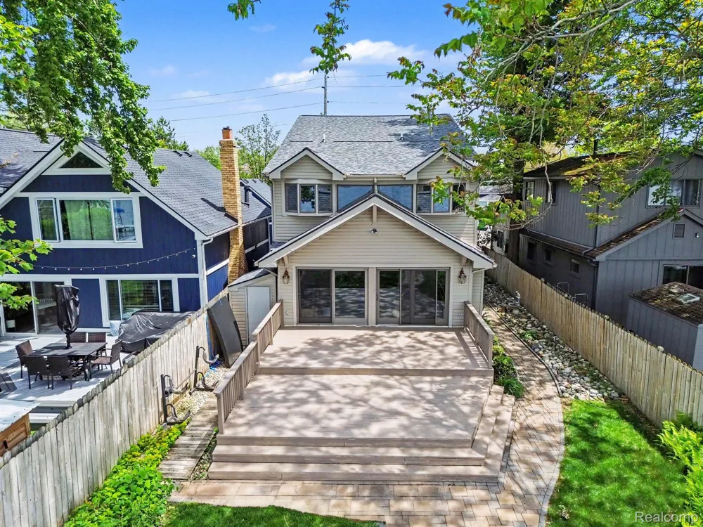 3506 Union Lake Road Commerce Charter Township, MI 48382
