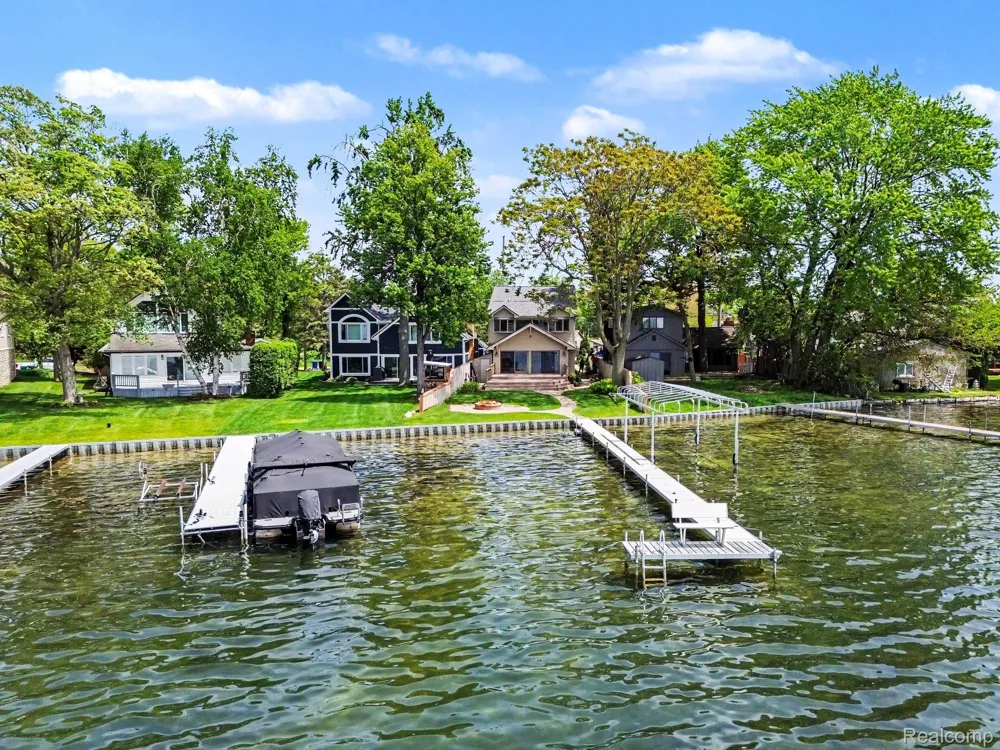 3506 Union Lake Road Commerce Charter Township, MI 48382