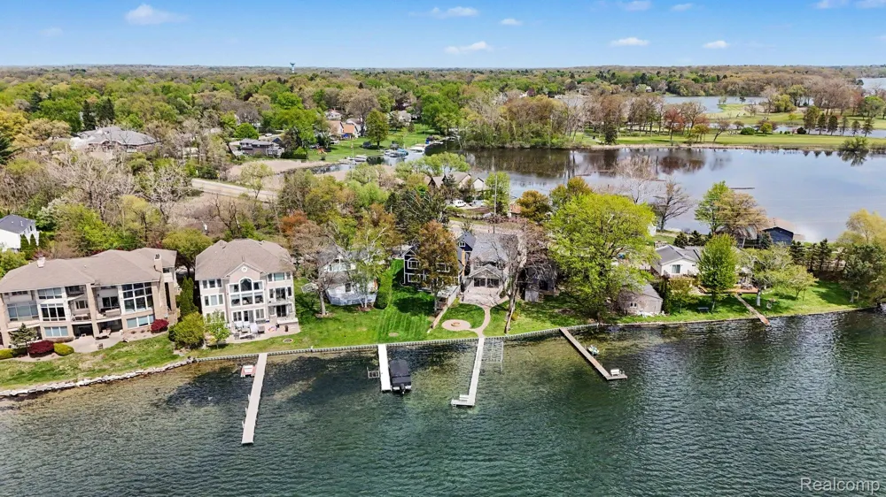 3506 Union Lake Road Commerce Charter Township, MI 48382