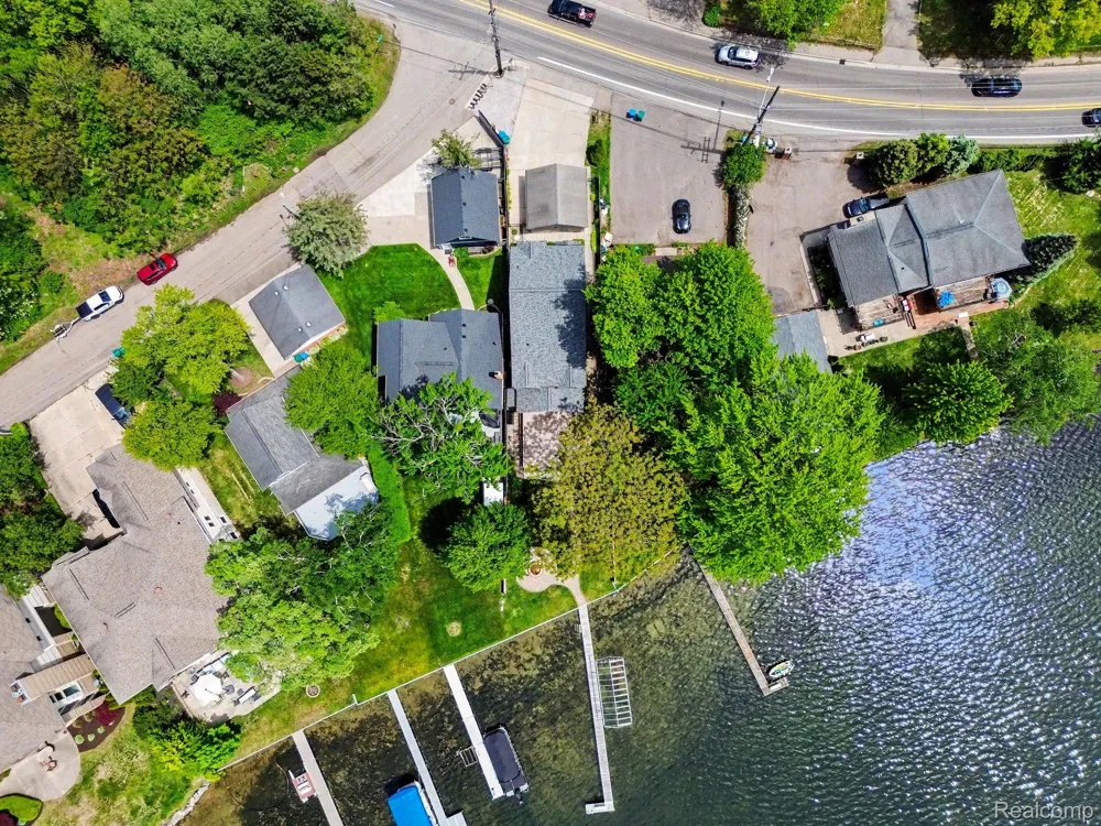 3506 Union Lake Road Commerce Charter Township, MI 48382