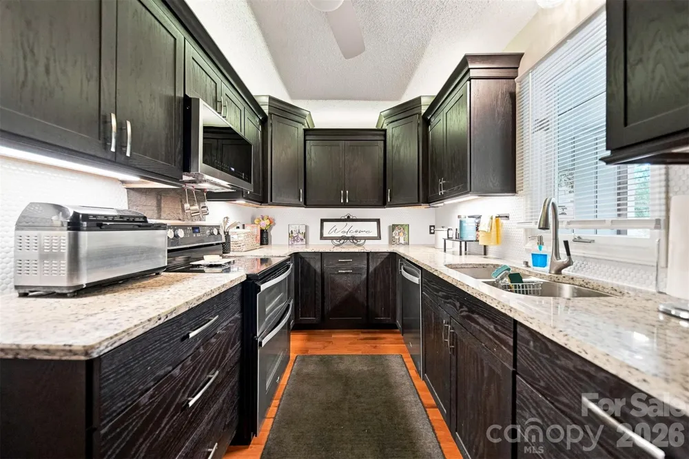 1007 21st Avenue NE Hickory, NC 28601
