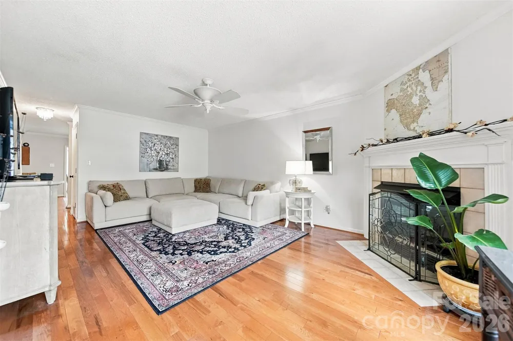 1007 21st Avenue NE Hickory, NC 28601