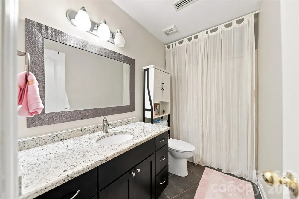 1007 21st Avenue NE Hickory, NC 28601