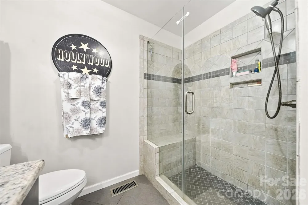 1007 21st Avenue NE Hickory, NC 28601