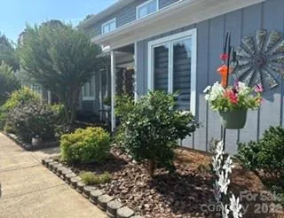 1007 21st Avenue NE Hickory, NC 28601