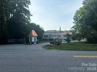 1007 21st Avenue NE Hickory, NC 28601