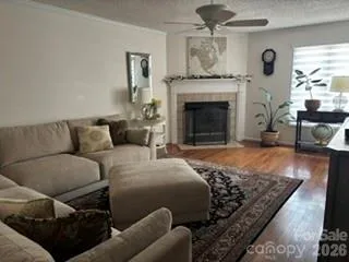 1007 21st Avenue NE Hickory, NC 28601
