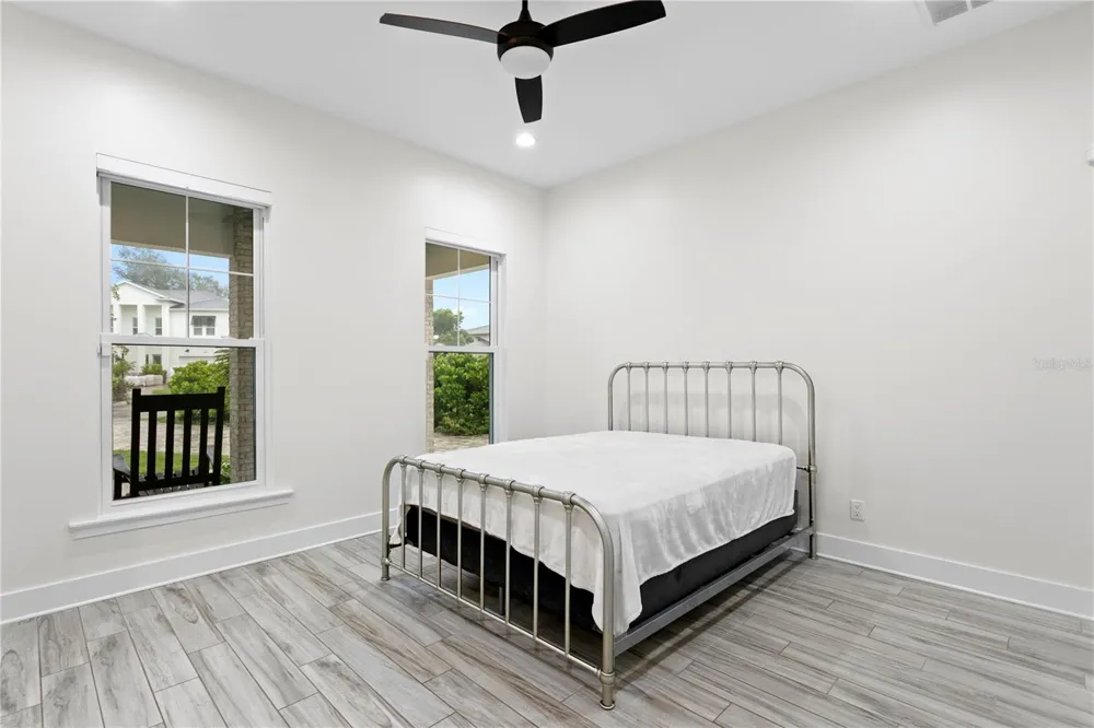 1009 S MORRISON COURT Tampa, FL 33629