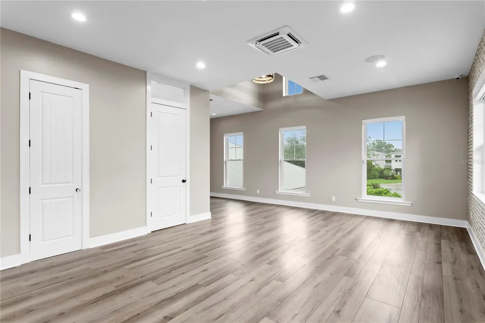 1009 S MORRISON COURT Tampa, FL 33629