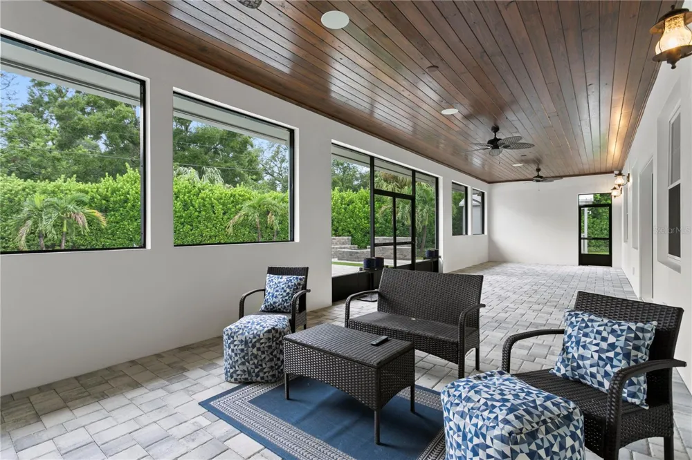 1009 S MORRISON COURT Tampa, FL 33629