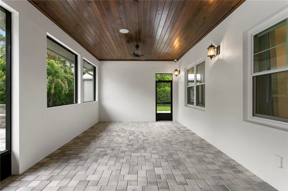 1009 S MORRISON COURT Tampa, FL 33629