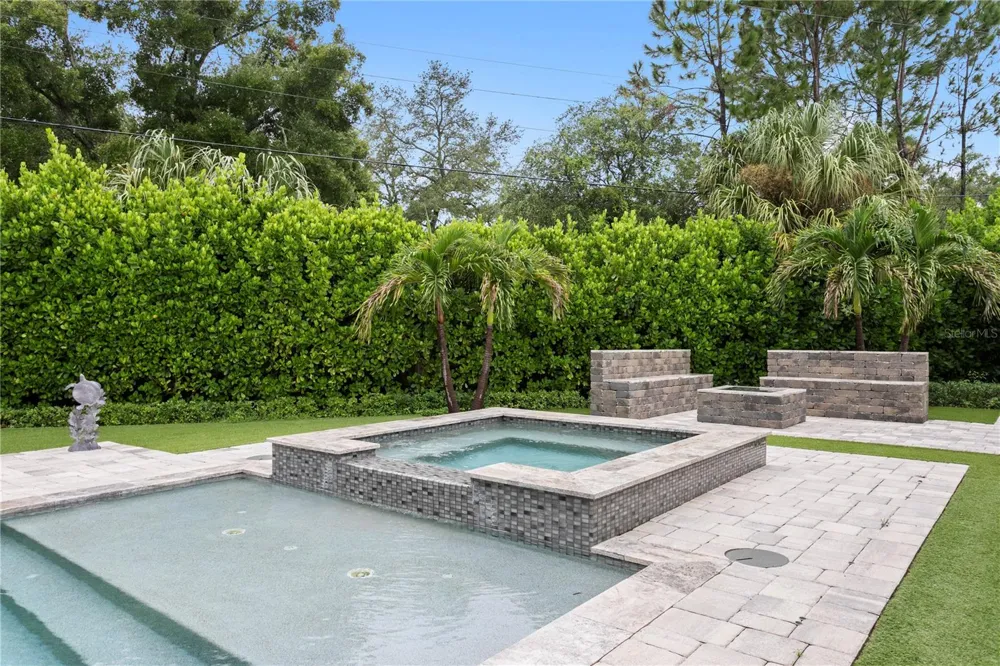 1009 S MORRISON COURT Tampa, FL 33629