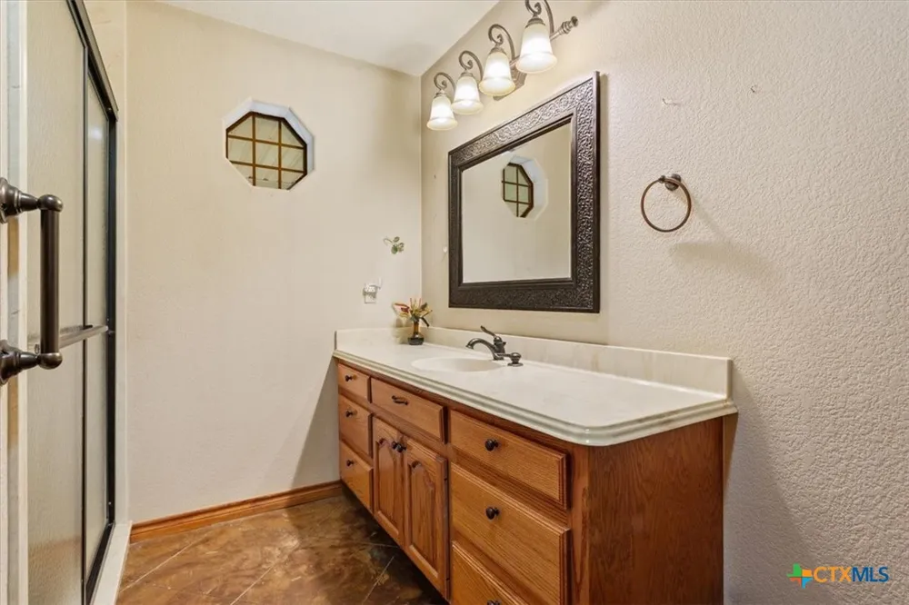 860 LCR 794 Groesbeck, TX 76642