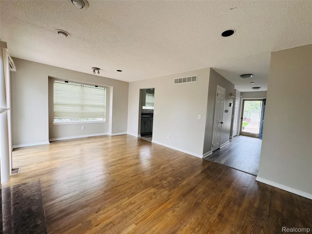 31199 Columbia Drive Novi City, MI 48377