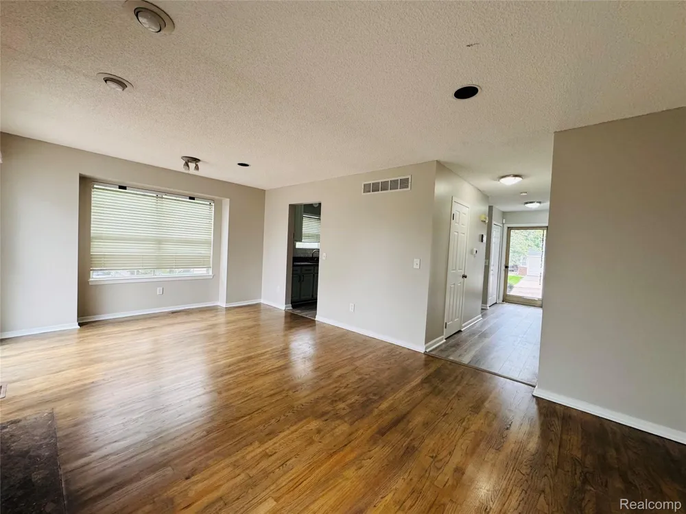 31199 Columbia Drive Novi City, MI 48377