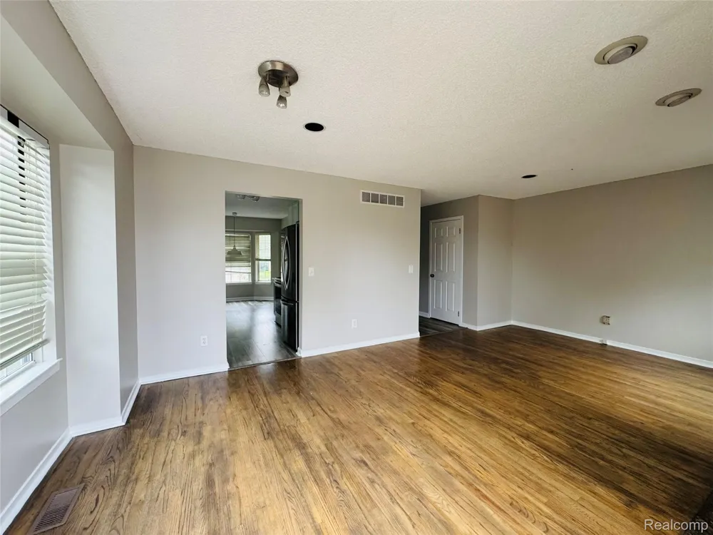 31199 Columbia Drive Novi City, MI 48377