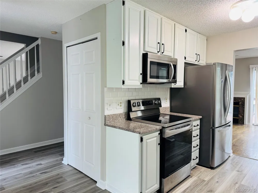 31199 Columbia Drive Novi City, MI 48377