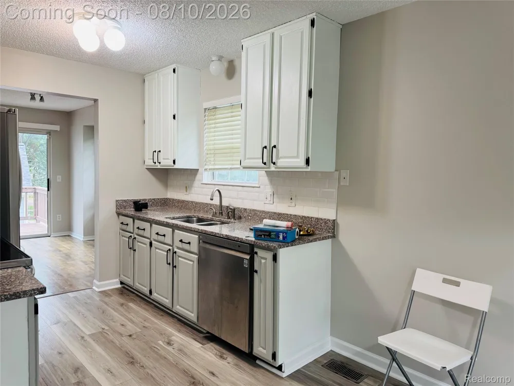 31199 Columbia Drive Novi City, MI 48377