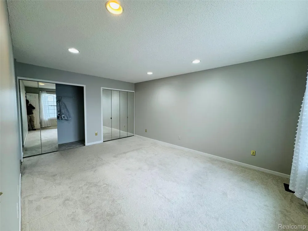 31199 Columbia Drive Novi City, MI 48377