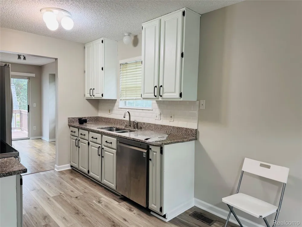 31199 Columbia Drive Novi City, MI 48377